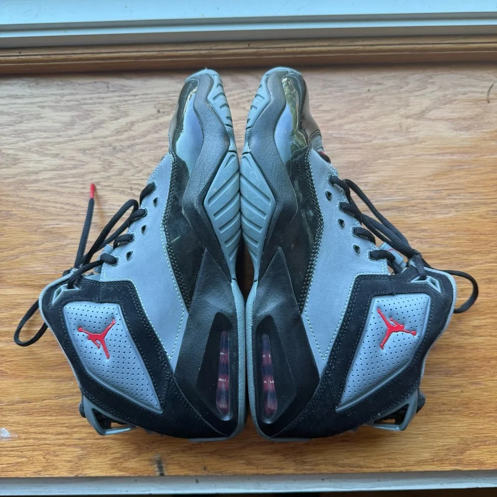 Mens Air Jordan B’Loyal Gray and Black Sneakers - Picture 2 of 7